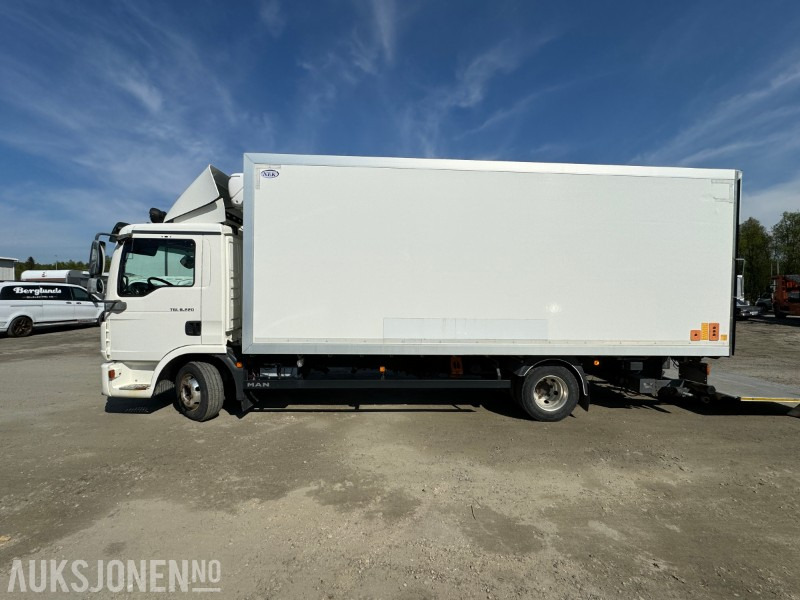 2013 MAN TGL 8.220 4X2BL - 18PL Carrier Frys - Bakløft - EU-Godkjent - Camión caja cerrada: foto 3 2013 MAN TGL 8.220 4X2BL - 18PL Carrier Frys - Bakløft - EU-Godkjent - Camión caja cerrada: foto 3