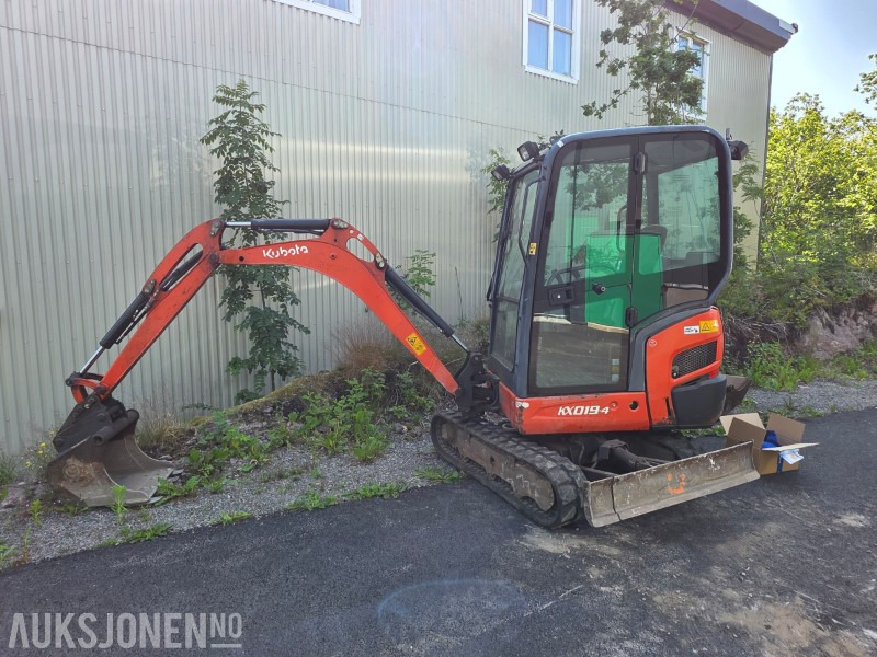 2015 Kubota KX019-4 Minigraver med grave og pusseskuff - Miniexcavadora: foto 2 2015 Kubota KX019-4 Minigraver med grave og pusseskuff - Miniexcavadora: foto 2