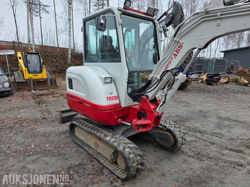 2015 Takeuchi TB230 minigraver 2,8 T SMP rototilt - Miniexcavadora: foto 4 2015 Takeuchi TB230 minigraver 2,8 T SMP rototilt - Miniexcavadora: foto 4
