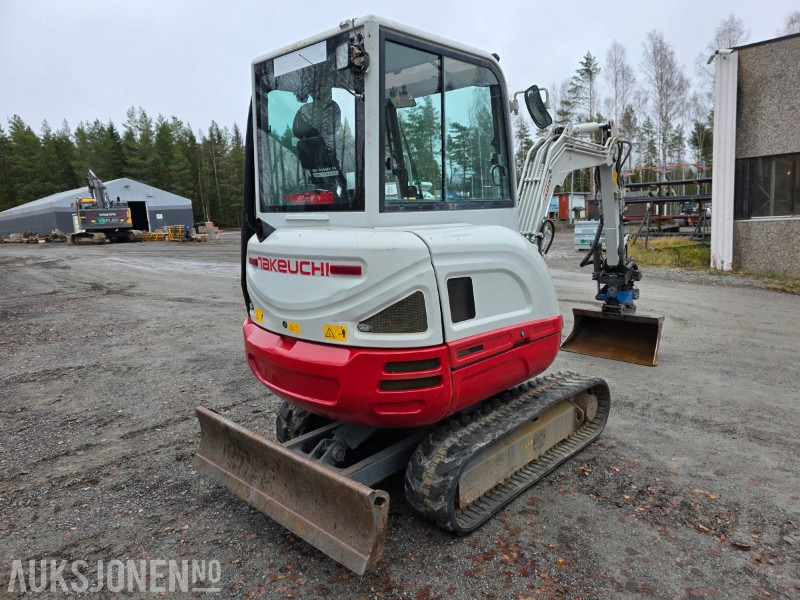 2015 Takeuchi TB230 minigraver 2,8 T SMP rototilt - Miniexcavadora: foto 5 2015 Takeuchi TB230 minigraver 2,8 T SMP rototilt - Miniexcavadora: foto 5