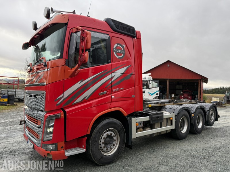 2015 Volvo FH16 650 8x4 med AJK Hydrolift krokløft og I-Shift - Camión multibasculante: foto 1 2015 Volvo FH16 650 8x4 med AJK Hydrolift krokløft og I-Shift - Camión multibasculante: foto 1
