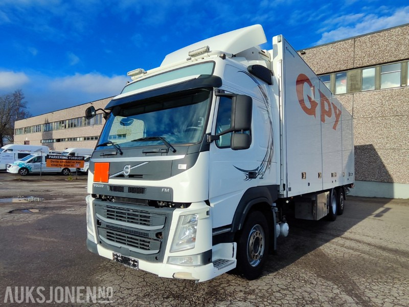 2015 Volvo FM 460 6x2 skapbil m/Full sideåpning - Carrier kjøleanlegg og bakløft - Camión caja cerrada: foto 2 2015 Volvo FM 460 6x2 skapbil m/Full sideåpning - Carrier kjøleanlegg og bakløft - Camión caja cerrada: foto 2