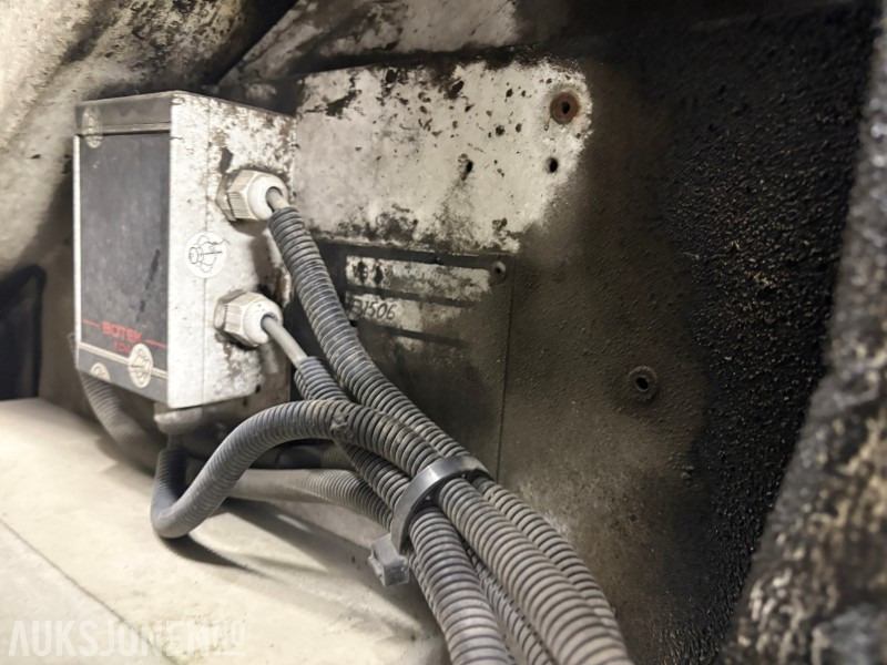 2015 Volvo FMX 420 EURO 6T komprimatorbil med 2 kammer og sidelaster - Camión de basura: foto 5 2015 Volvo FMX 420 EURO 6T komprimatorbil med 2 kammer og sidelaster - Camión de basura: foto 5