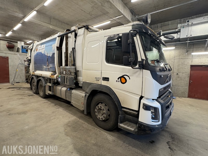 2015 Volvo FMX 420 EURO 6T komprimatorbil med 2 kammer og sidelaster - Camión de basura: foto 2 2015 Volvo FMX 420 EURO 6T komprimatorbil med 2 kammer og sidelaster - Camión de basura: foto 2