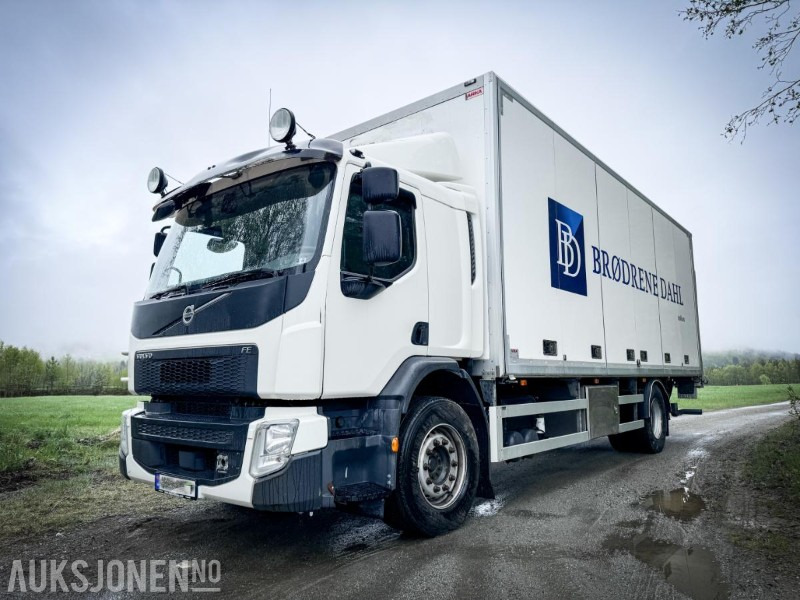 2017 Volvo FE - 320 - Distribusjons lastebil med bakløft - Gått kun 264.000 km - Camión caja cerrada: foto 1 2017 Volvo FE - 320 - Distribusjons lastebil med bakløft - Gått kun 264.000 km - Camión caja cerrada: foto 1