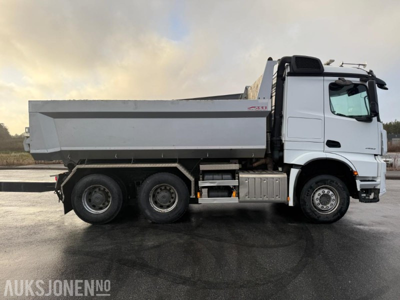 2020 Mercedes-Benz Arocs 2653 DUMPERBIL - GULLAVTALE - LAV KM. - Camión volquete: foto 3 2020 Mercedes-Benz Arocs 2653 DUMPERBIL - GULLAVTALE - LAV KM. - Camión volquete: foto 3