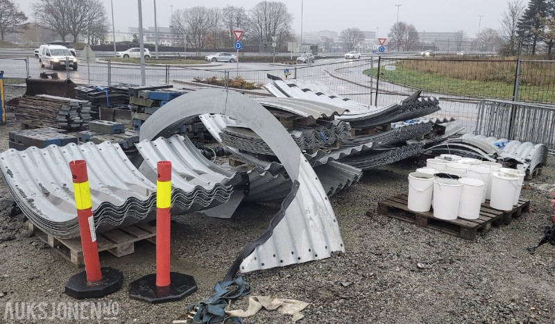 2023 Kulvert/gangtunnel undergang for kryssing av vei eller jernbane - Ligger nå demontert. - Equipo de construcción: foto 4 2023 Kulvert/gangtunnel undergang for kryssing av vei eller jernbane - Ligger nå demontert. - Equipo de construcción: foto 4
