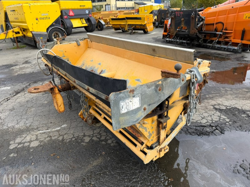 Camión 2009 Falköping LB-1000 LU etterhengende strøapparat: foto 1