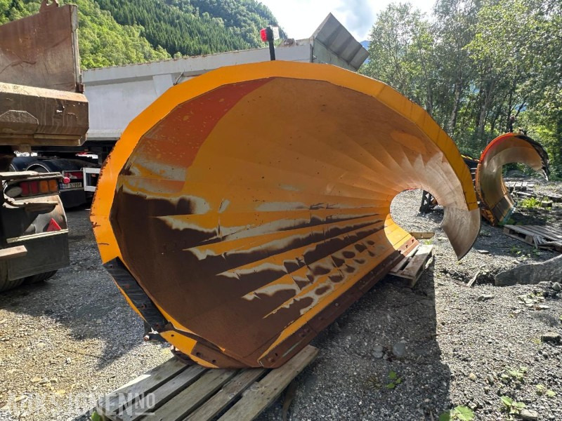 2015 Øveraasen Diagonalplog DHS-285 med paralellogram, hydraulisk løft og sving - Camión: foto 2 2015 Øveraasen Diagonalplog DHS-285 med paralellogram, hydraulisk løft og sving - Camión: foto 2