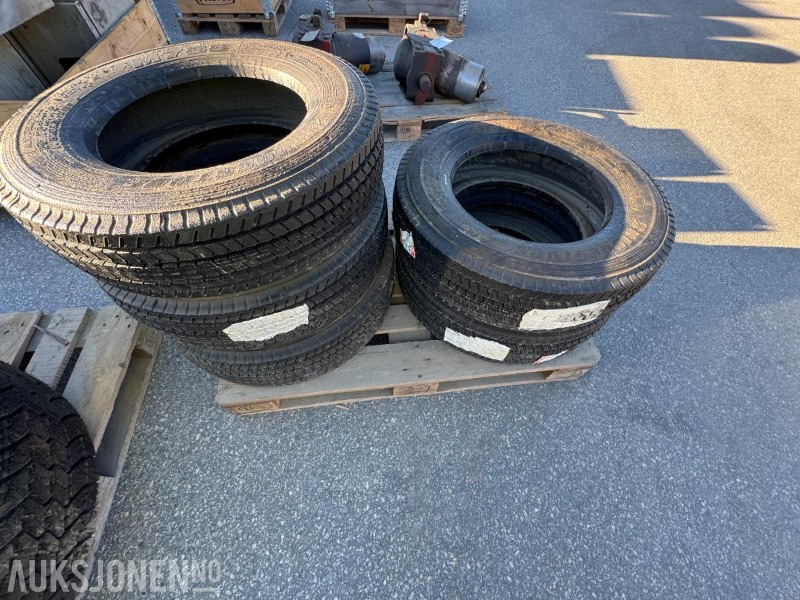 Bridgestone dekk til mindre lastebil / 5 stk - Camión: foto 1 Bridgestone dekk til mindre lastebil / 5 stk - Camión: foto 1