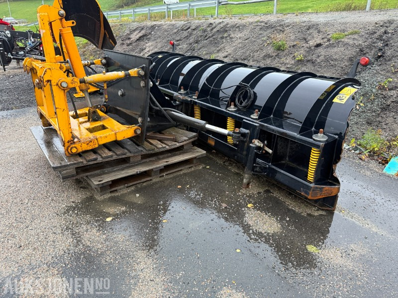 Gradmeko Plog med Markeringslys, Paralellogram og Fjærbelastet slitestål - Camión: foto 3 Gradmeko Plog med Markeringslys, Paralellogram og Fjærbelastet slitestål - Camión: foto 3