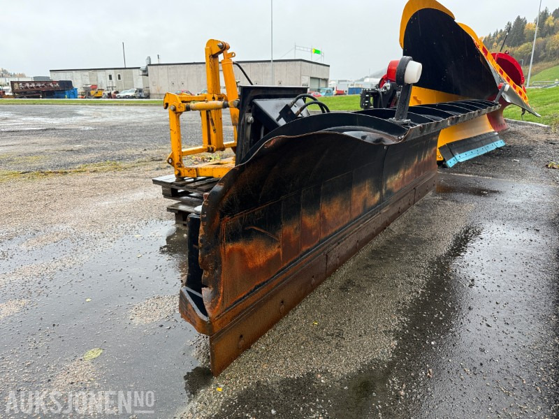Gradmeko Plog med Markeringslys, Paralellogram og Fjærbelastet slitestål - Camión: foto 2 Gradmeko Plog med Markeringslys, Paralellogram og Fjærbelastet slitestål - Camión: foto 2