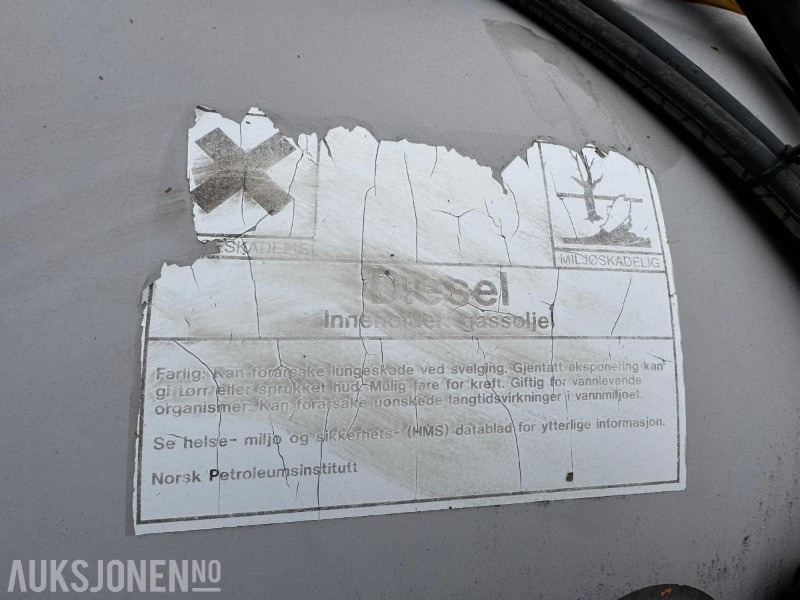 Equipo de construcción Dieseltank 2600 liter med pumpe: foto 17 Equipo de construcción Dieseltank 2600 liter med pumpe: foto 17