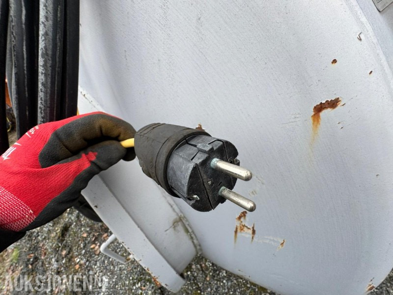 Equipo de construcción Dieseltank 2600 liter med pumpe: foto 8 Equipo de construcción Dieseltank 2600 liter med pumpe: foto 8