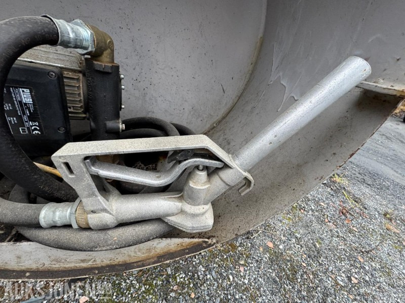 Equipo de construcción Dieseltank 2600 liter med pumpe: foto 15 Equipo de construcción Dieseltank 2600 liter med pumpe: foto 15