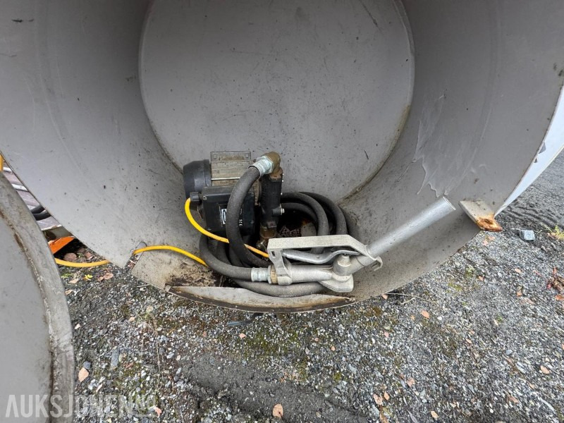 Equipo de construcción Dieseltank 2600 liter med pumpe: foto 13 Equipo de construcción Dieseltank 2600 liter med pumpe: foto 13