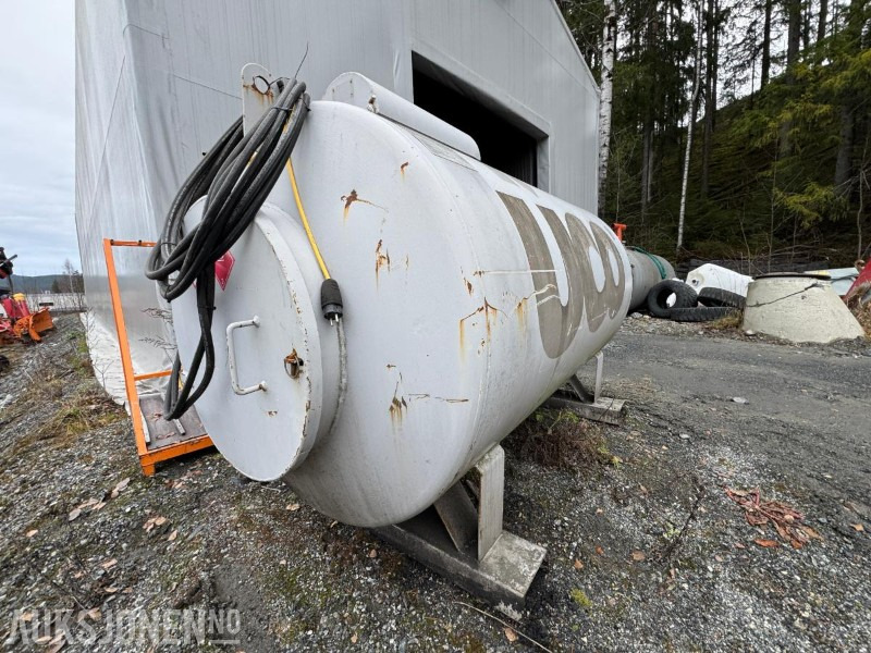 Equipo de construcción Dieseltank 2600 liter med pumpe: foto 6 Equipo de construcción Dieseltank 2600 liter med pumpe: foto 6