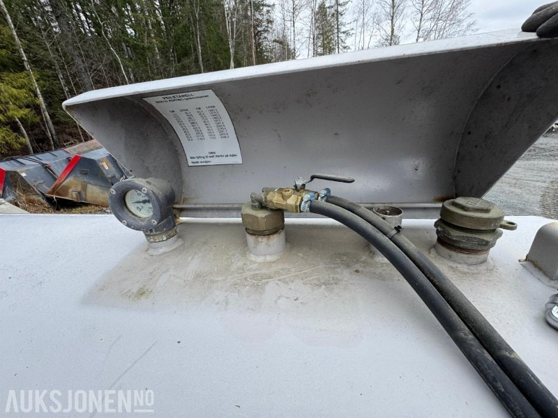 Equipo de construcción Dieseltank 2600 liter med pumpe: foto 10 Equipo de construcción Dieseltank 2600 liter med pumpe: foto 10