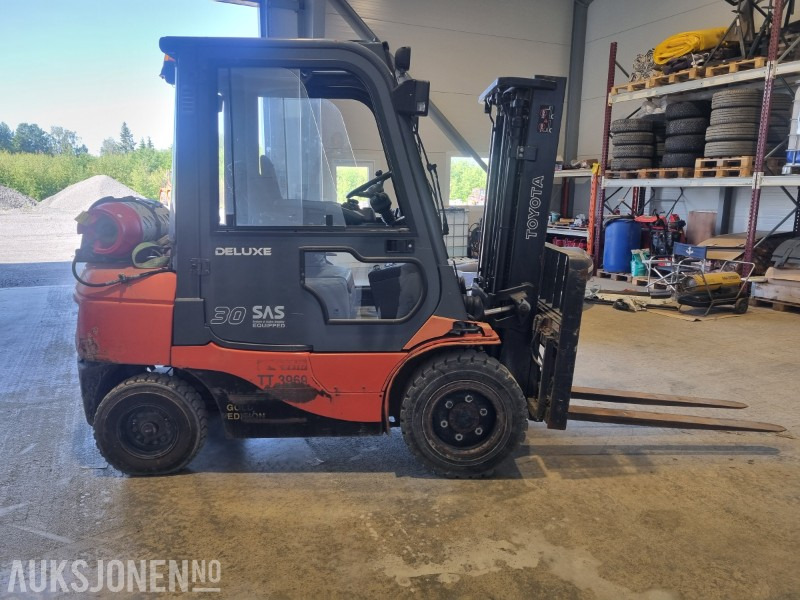 2007 Toyota 02-7FGF30 gasstruck 3T 5170 timer - Equipo de manutención: foto 4 2007 Toyota 02-7FGF30 gasstruck 3T 5170 timer - Equipo de manutención: foto 4