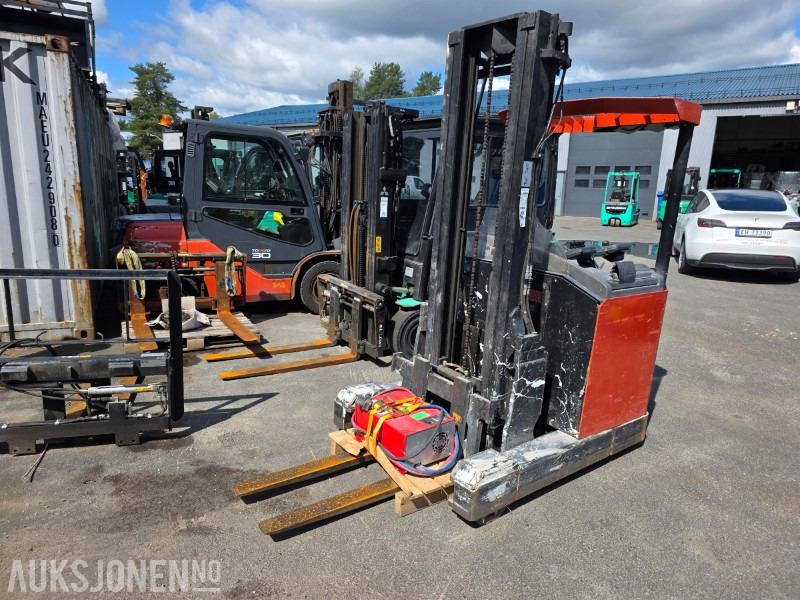 2008 BT RR B2 reach/støttebein truck - Equipo de manutención: foto 4 2008 BT RR B2 reach/støttebein truck - Equipo de manutención: foto 4