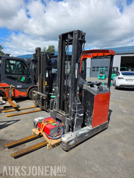 2008 BT RR B2 reach/støttebein truck - Equipo de manutención: foto 1 2008 BT RR B2 reach/støttebein truck - Equipo de manutención: foto 1