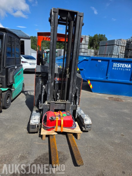 2008 BT RR B2 reach/støttebein truck - Equipo de manutención: foto 3 2008 BT RR B2 reach/støttebein truck - Equipo de manutención: foto 3
