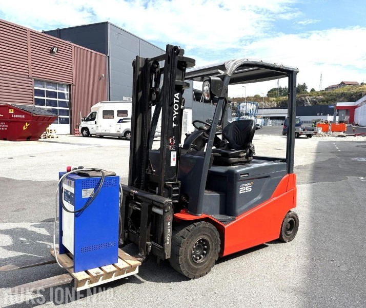 2014 Toyota 8FBMKT25 – 2,5T elektrisk gaffeltruck - Equipo de manutención: foto 1 2014 Toyota 8FBMKT25 – 2,5T elektrisk gaffeltruck - Equipo de manutención: foto 1