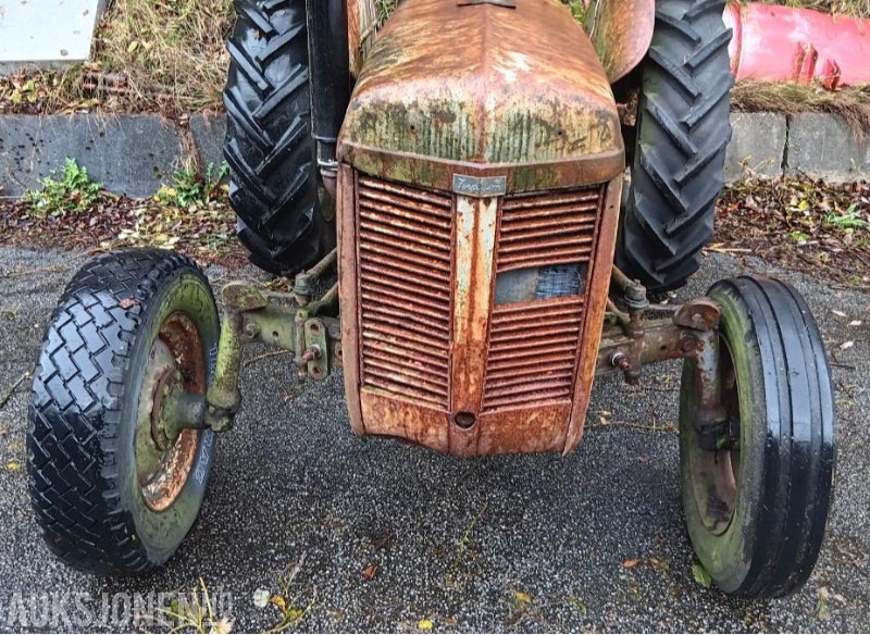 Ferguson TEF 1954 Gråtass - Tractor: foto 2 Ferguson TEF 1954 Gråtass - Tractor: foto 2