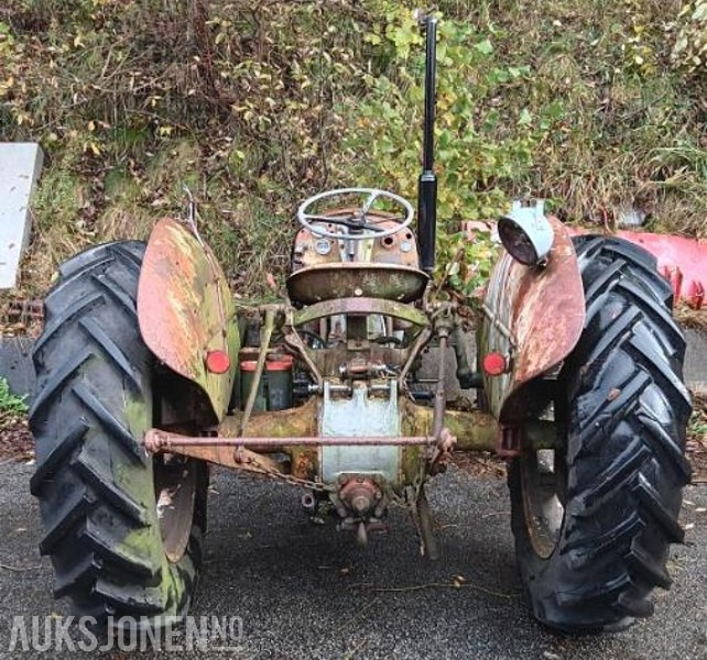 Ferguson TEF 1954 Gråtass - Tractor: foto 4 Ferguson TEF 1954 Gråtass - Tractor: foto 4