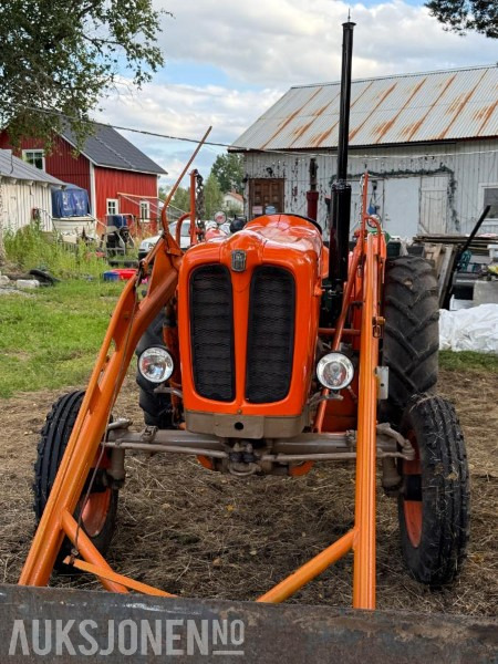 Fiat 411r med bakmontert skjær og frontlaster - Tractor: foto 4 Fiat 411r med bakmontert skjær og frontlaster - Tractor: foto 4