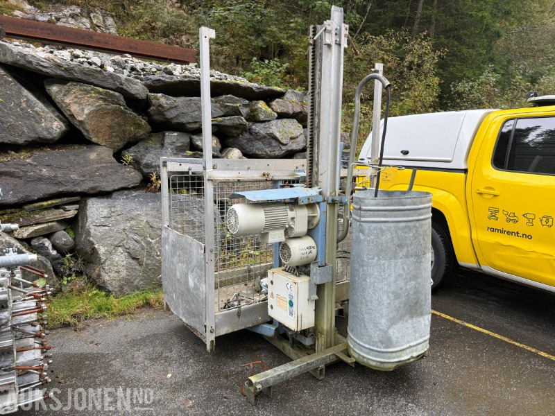 Geda 300Z / ZG Vareheis / byggeheis – 300 kg – komplett med mast - Plataforma elevadora: foto 1 Geda 300Z / ZG Vareheis / byggeheis – 300 kg – komplett med mast - Plataforma elevadora: foto 1