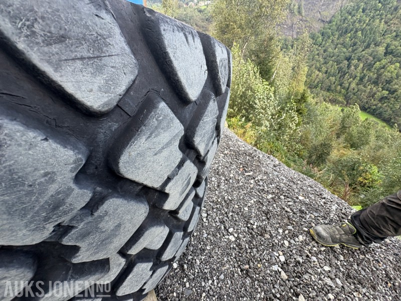 1995 Volvo Komplette hjulsett 17.5R25 for hjullaster - Implemento para Maquinaria de construcción: foto 4 1995 Volvo Komplette hjulsett 17.5R25 for hjullaster - Implemento para Maquinaria de construcción: foto 4