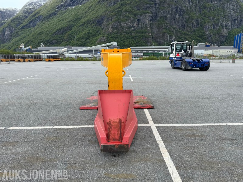 2002 Kalmar GN36 Svanehals for teminal traktor med parkeringsstaiv - Implemento para Maquinaria de construcción: foto 5 2002 Kalmar GN36 Svanehals for teminal traktor med parkeringsstaiv - Implemento para Maquinaria de construcción: foto 5