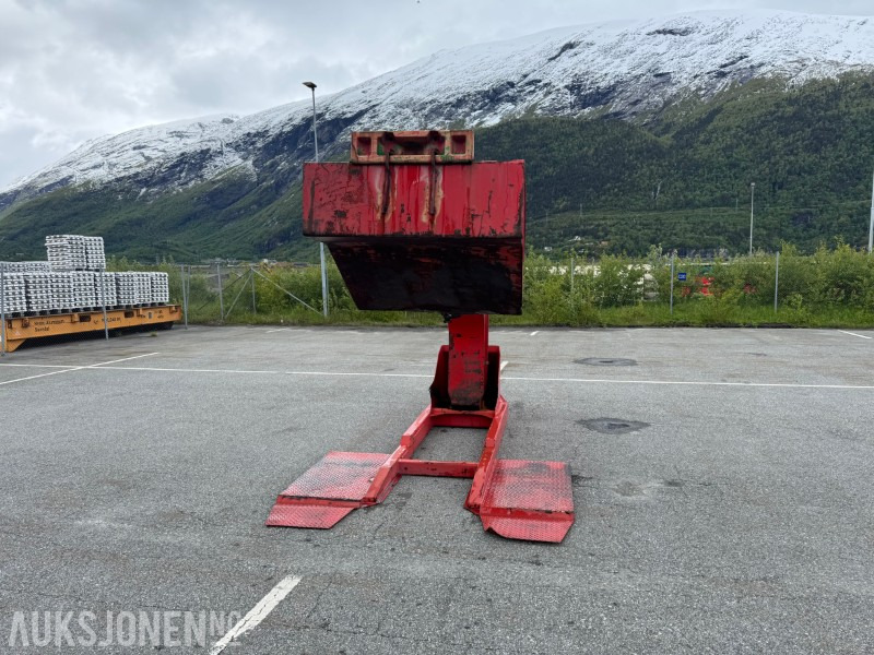 2004 Bollnäs verkstad - GN35 Svanehals for teminaltraktor - Implemento para Maquinaria de construcción: foto 2 2004 Bollnäs verkstad - GN35 Svanehals for teminaltraktor - Implemento para Maquinaria de construcción: foto 2