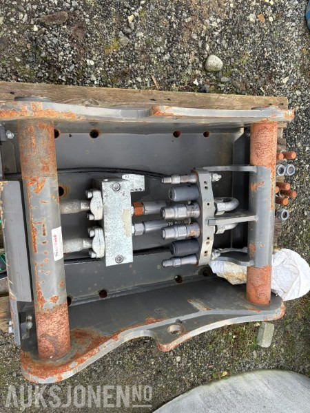 2021 OilQuick OQ80 - Implemento para Maquinaria de construcción: foto 4 2021 OilQuick OQ80 - Implemento para Maquinaria de construcción: foto 4