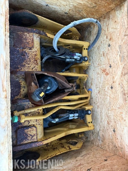 Cat hydraulisk hurtigkopling Cat 938M kopmlett m/Spak - Implemento para Maquinaria de construcción: foto 2 Cat hydraulisk hurtigkopling Cat 938M kopmlett m/Spak - Implemento para Maquinaria de construcción: foto 2