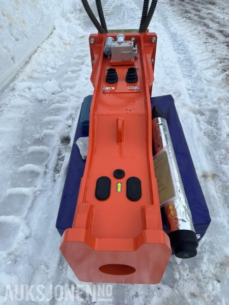 NY OG UBRUKT KM 1250 s60 Feste CE Merket 1400kg 12-18 Tonn maskin FABRIKKGARANTI - Implemento para Maquinaria de construcción: foto 2 NY OG UBRUKT KM 1250 s60 Feste CE Merket 1400kg 12-18 Tonn maskin FABRIKKGARANTI - Implemento para Maquinaria de construcción: foto 2