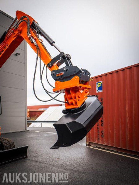 Pusseskuff 10T med 360 grader rotasjon og tilt. Egenvekt 530 kg - Implemento para Maquinaria de construcción: foto 1 Pusseskuff 10T med 360 grader rotasjon og tilt. Egenvekt 530 kg - Implemento para Maquinaria de construcción: foto 1