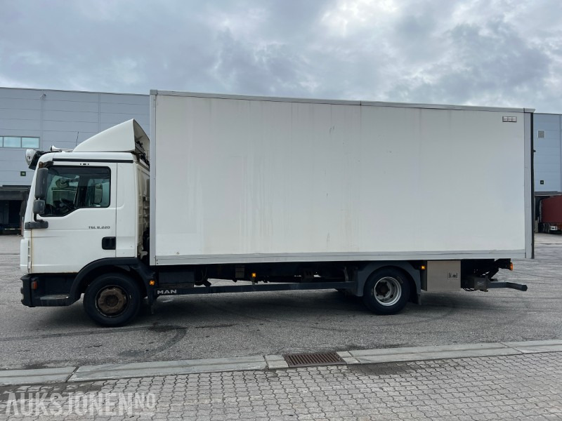 MAN TGL 8.220 15 pll med balkøfter - Camión caja cerrada: foto 2 MAN TGL 8.220 15 pll med balkøfter - Camión caja cerrada: foto 2