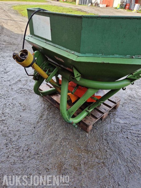 1900 Gjødselspreder m/aksling - Maquinaria agrícola: foto 5 1900 Gjødselspreder m/aksling - Maquinaria agrícola: foto 5