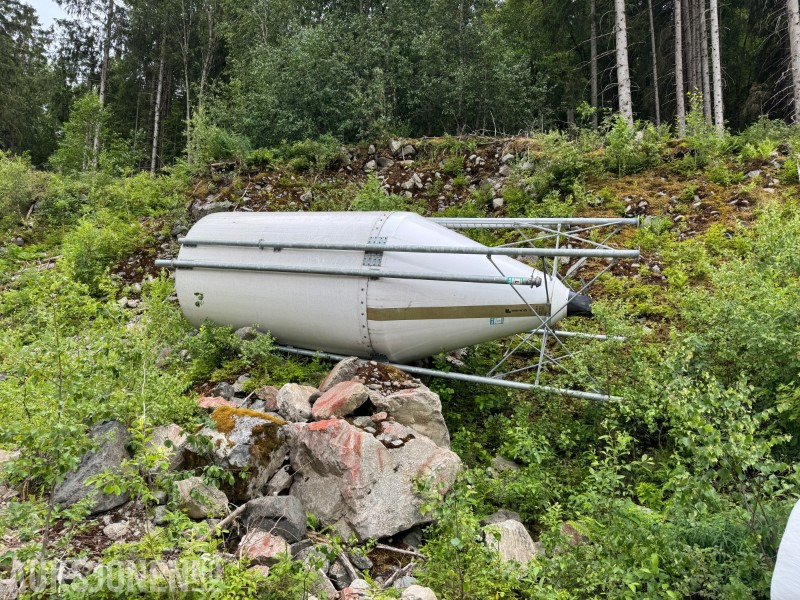 2014 2 stk Furab 26 m³ glassfibersiloer med innblåsingsrør og Flex90 kraftforskruer - Maquinaria agrícola: foto 1 2014 2 stk Furab 26 m³ glassfibersiloer med innblåsingsrør og Flex90 kraftforskruer - Maquinaria agrícola: foto 1