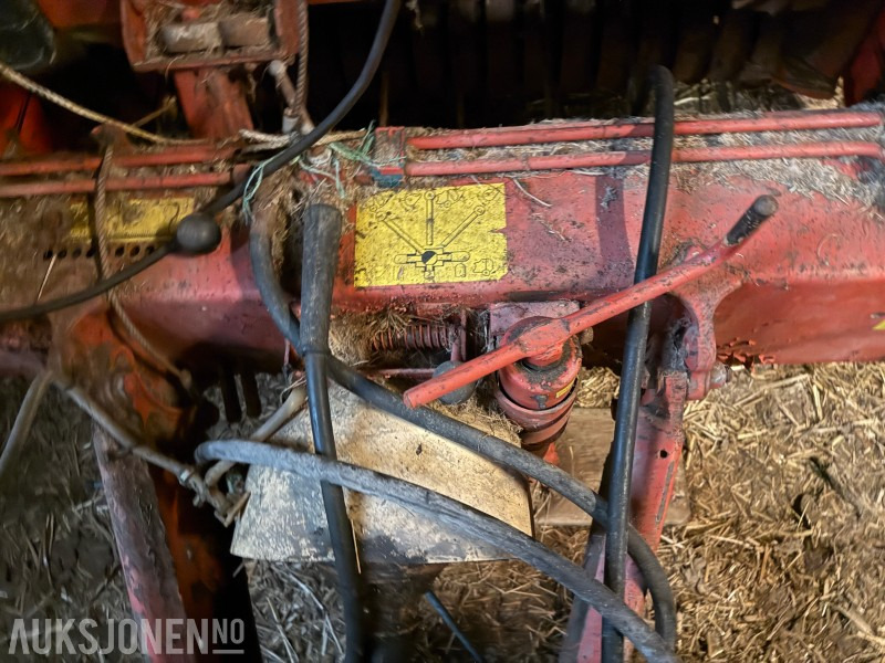 Krone KR 125 RUNDBALLEPRESSE - Maquinaria agrícola: foto 5 Krone KR 125 RUNDBALLEPRESSE - Maquinaria agrícola: foto 5