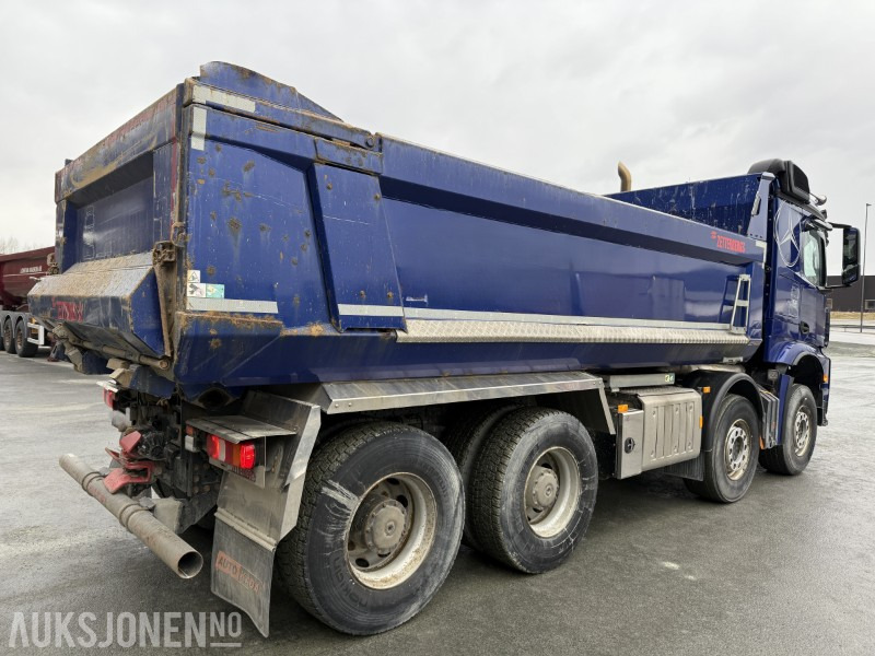 Mercedes-Benz Arocs 3252 – 2021-modell, 520 hk, Zetterbergs dumperkasse - Camión volquete: foto 4 Mercedes-Benz Arocs 3252 – 2021-modell, 520 hk, Zetterbergs dumperkasse - Camión volquete: foto 4