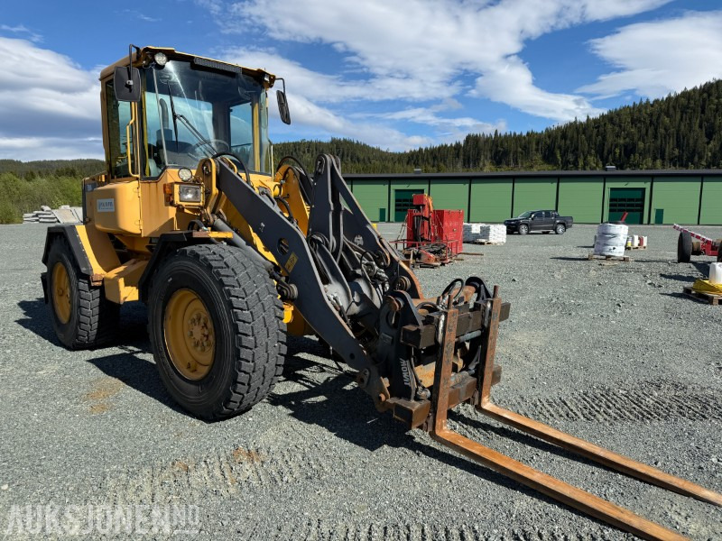 VOLVO L50D Hjullaster m/ pallegaffel og ny skuff - Cargadora de ruedas: foto 2 VOLVO L50D Hjullaster m/ pallegaffel og ny skuff - Cargadora de ruedas: foto 2