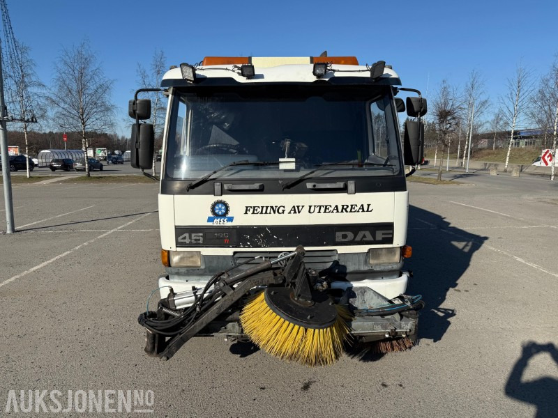 1997 DAF 45 180 TI feiebil, tilhengerfeste, nytt sug, kamera, ekstralys - Vehículo municipal: foto 2 1997 DAF 45 180 TI feiebil, tilhengerfeste, nytt sug, kamera, ekstralys - Vehículo municipal: foto 2