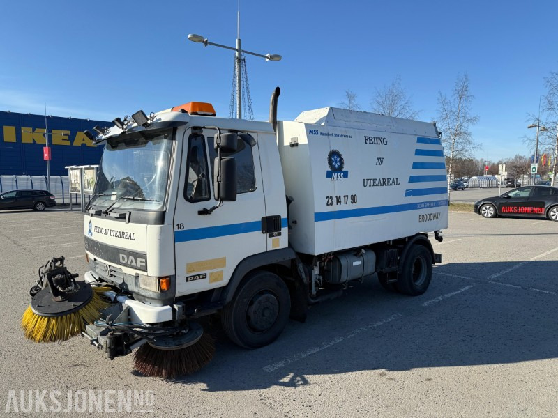 1997 DAF 45 180 TI feiebil, tilhengerfeste, nytt sug, kamera, ekstralys - Vehículo municipal: foto 1 1997 DAF 45 180 TI feiebil, tilhengerfeste, nytt sug, kamera, ekstralys - Vehículo municipal: foto 1
