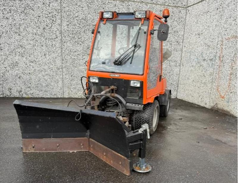 2002 Holder C240 Traktorregistrert redskapsbærer med 4x4 brøyteskjær og strøer - Vehículo municipal: foto 5 2002 Holder C240 Traktorregistrert redskapsbærer med 4x4 brøyteskjær og strøer - Vehículo municipal: foto 5