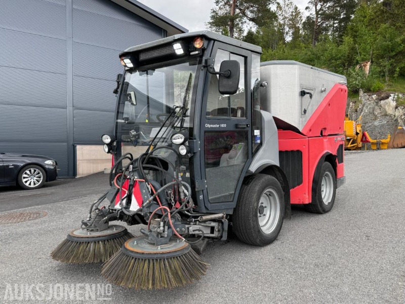 2018 Hako Citymaster 1600 - Vei, gate og gulv feiemaskin - Redskapsbærer med kosteaggregat for gang/vei og børsteaggregat for gulv - Vehículo municipal: foto 1 2018 Hako Citymaster 1600 - Vei, gate og gulv feiemaskin - Redskapsbærer med kosteaggregat for gang/vei og børsteaggregat for gulv - Vehículo municipal: foto 1