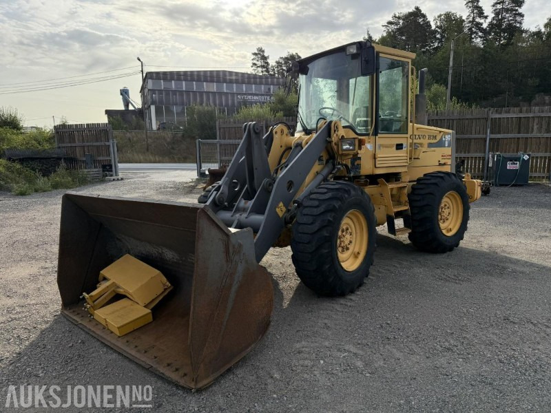 Volvo L50B hjullaster / 12817 timer / skuffe / skjermer - Cargadora de ruedas: foto 1 Volvo L50B hjullaster / 12817 timer / skuffe / skjermer - Cargadora de ruedas: foto 1