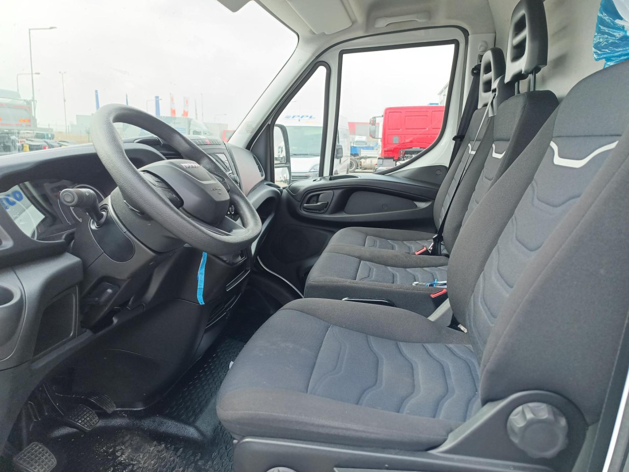 Furgoneta caja cerrada IVECO Daily 35C16H: foto 13